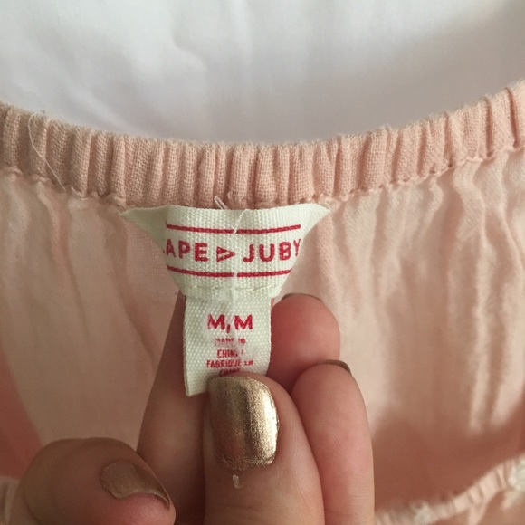 **SOLD**Light pink off the shoulder top - Picture 4 of 7